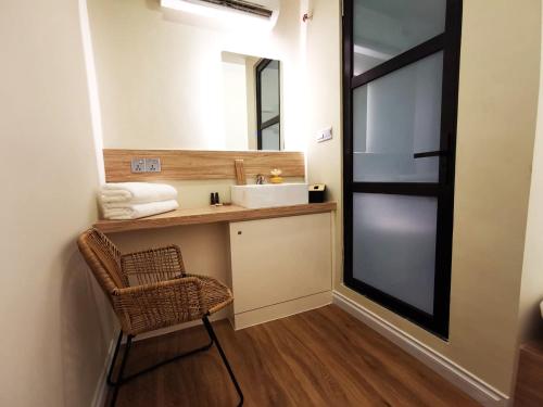 room detail thumbnail 1