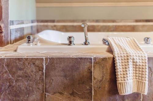 Twin Pine Manor Bed & Breakfast