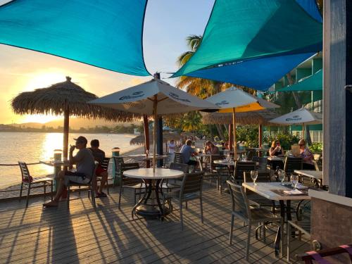 設施, 翡翠海灘度假村 (Emerald Beach Resort) in 西夏洛特阿馬利亞