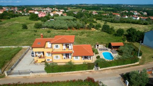  Apartments Zugan, Unterkunft in Kaštelir