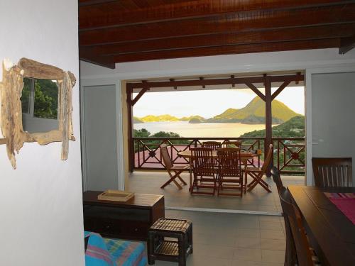 Shared lounge/TV area, Coco D'Iles in Terre-de-Haut