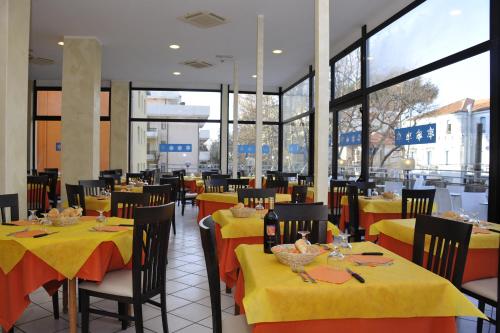 Hotel Fantasy - image 5
