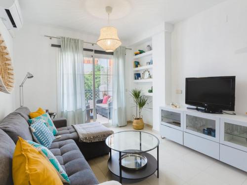  La Marina II, luminoso apartamento junto a la playa in Torre de Benagalbón