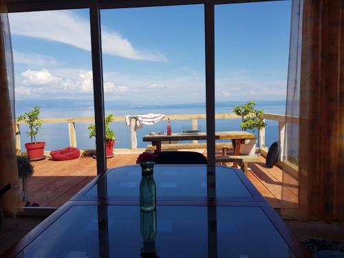 Bruxelles - Medveja - Mary's Garden