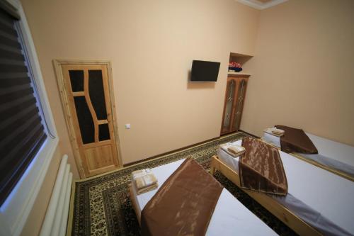 PARVIZ GUEST HOUSE - Tap to explore photos