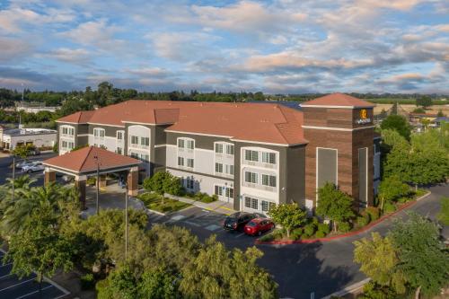 ทัศนียภาพภายนอกโรงแรม, La Quinta Inn & Suites by Wyndham Visalia/Sequoia Gateway in วิเซเลีย (CA)