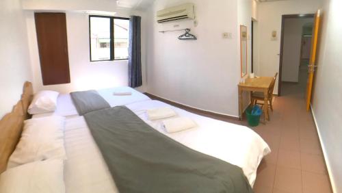 Triple Room image 3