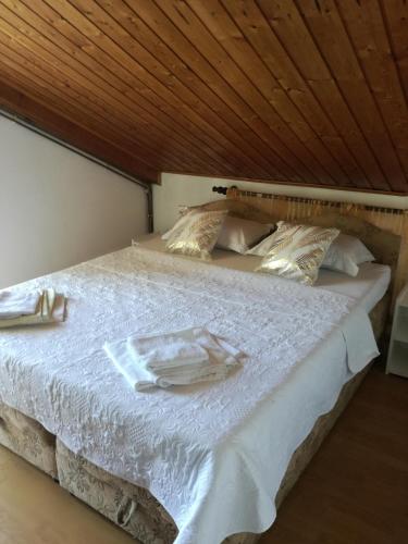 Two-Bedroom Suite image 9