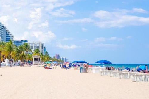 Ideal Boat Show Rental - Large 2bd Lush Oasis Paradise by Beach and Galleria in Fort Lauderdale, USA