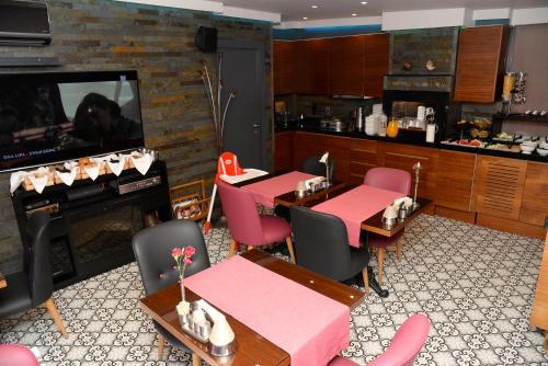 Pera Luna Residence - image 9