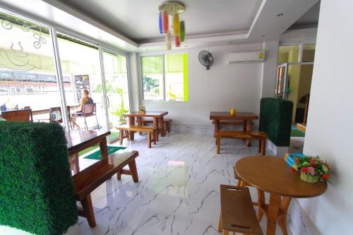 Restaurant, Lucky House Koh Tao in Sairee