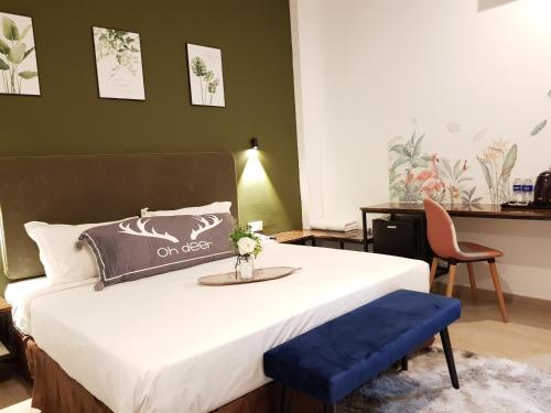 room detail thumbnail 1