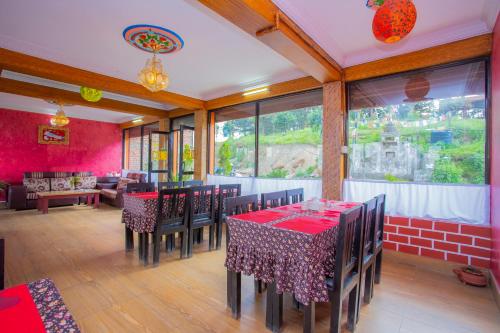 Εστιατόριο, OYO 412 Sunrise Moon Beam Hotel in Baluwapati Deupur