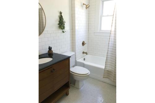 1940's Bungalow near Downtown & UT Campus - main image