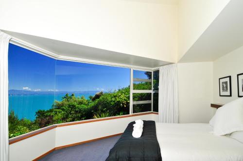 Beach Views Holiday Home in Britannia Heights
