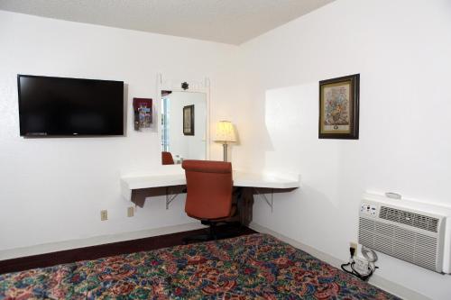 Granada Inn - image 9