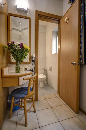 Single Room image 4