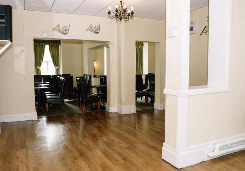 Four Oaks Hotel - image 4