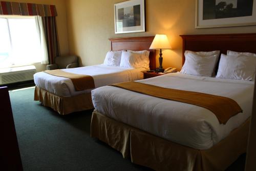Holiday Inn Express Tehachapi - Tap to explore photos