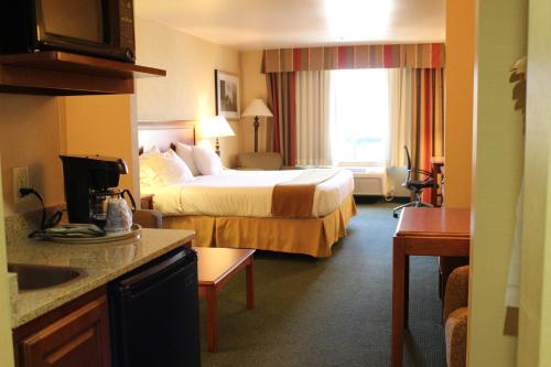 Holiday Inn Express Tehachapi