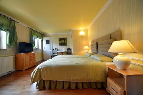 1 queen bed