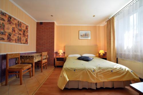 3 twin beds
