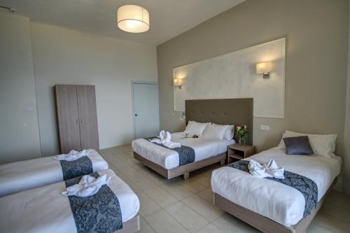 Quadruple Room image 3