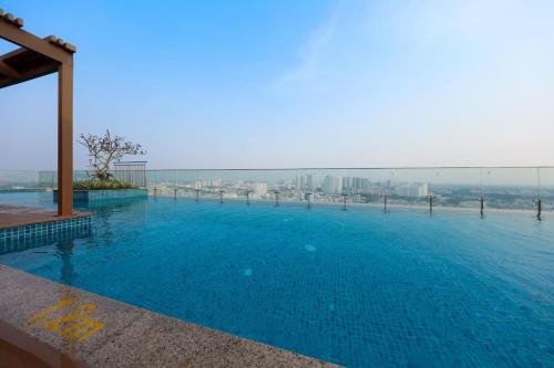 Brand New Lux 2BR 2BA Apt, Near DT - 1.6km