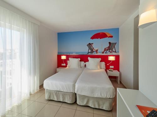 Double or Twin Room image 7