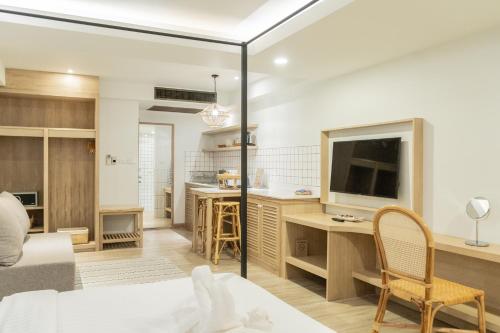 ดีลักซ์ จูเนียร์ สวีท เตียงคิงไซส์ ปลอดบุหรี่ (1 King Deluxe Junior Suite Non-Smoking)
