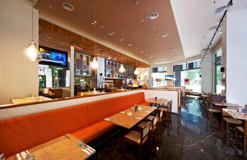 Restaurant, Ibis Hotel Singapore Novena in Novena