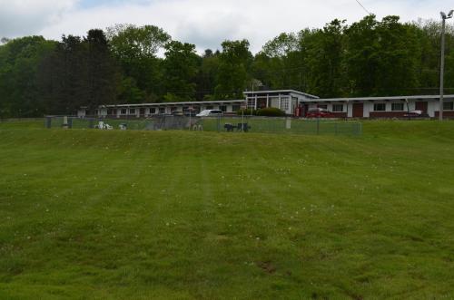 . Paramount Motel Pocono
