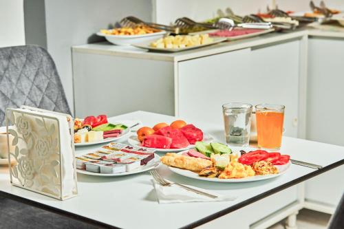 Unique Suite Hotel - image 4