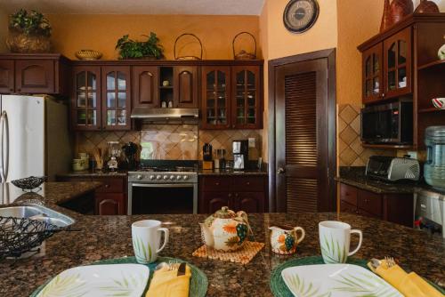 Casa Cascada - 3 BDRM house for 6, close to the beach in Playa del Carmen, Mexico