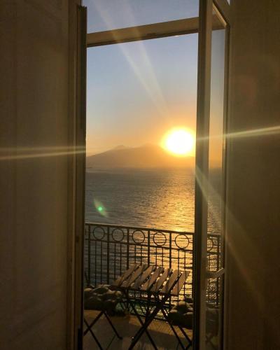Lux, Naples