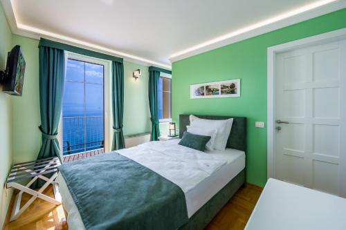 Single Room with Balcony image 4