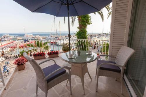 

Boutique Waterfront Apartments