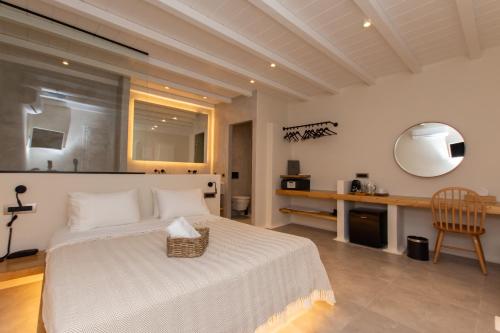 Aelia Mykonos