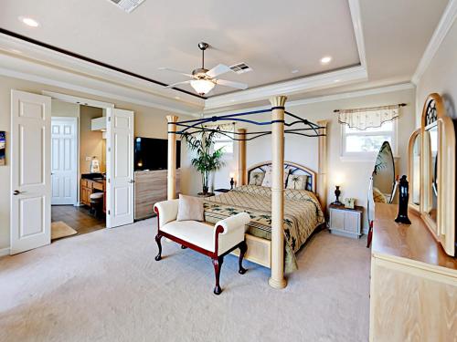 New Listing! Luxurious Estate With Lakeside Views! Home - image 7