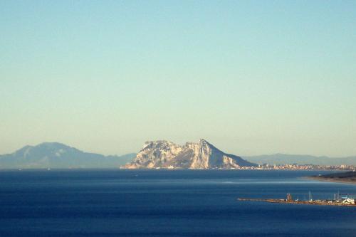  Townhouse with Gibraltar Views, Pension in San Luis de Sabinillas