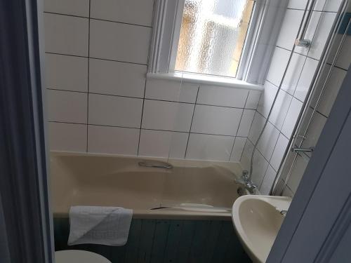 OYO No 3, Bath (fotografie 9)