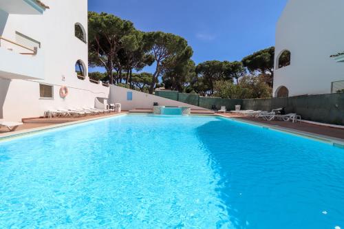  Green paradise T2 apartment with pool top floor, Pension in Albufeira
