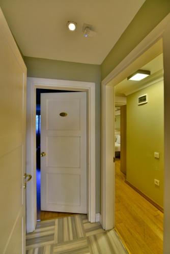 Agora Life Hotel - image 7