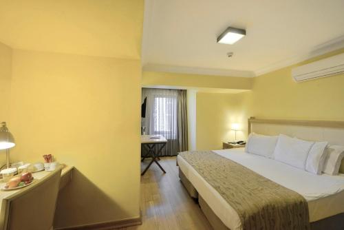 Agora Life Hotel - image 2