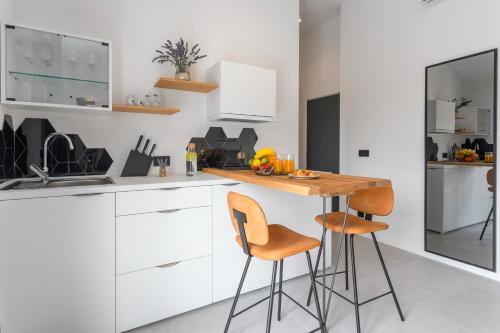 кухня, Hvar Top View Apartments in Хвар
