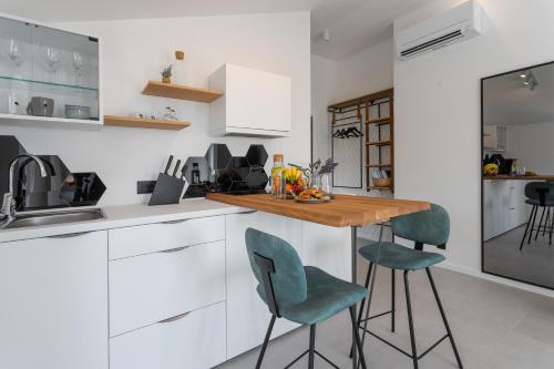 кухня, Hvar Top View Apartments in Хвар