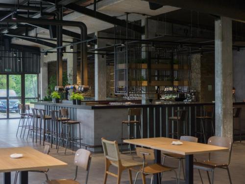 Bar/ Salón, Albergue Monte do Gozo in Santiago de Compostela