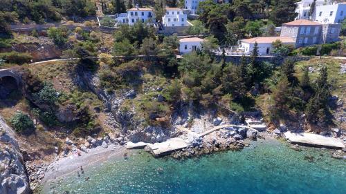  Douskos Beach House in Hydra