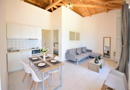 Douskos Beach House - image 7