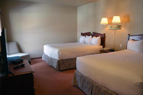 Queen Room with Three Queen Beds and Kitchen